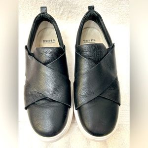 Wonderful, comfortable black Earth shoes!